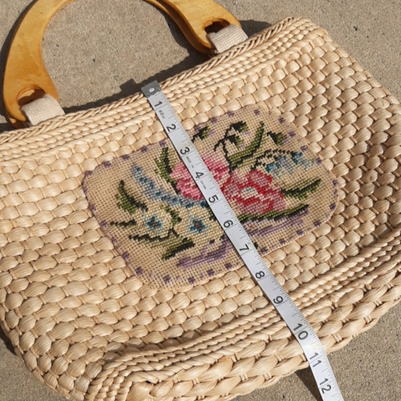 Wicker Floral Embroidered Wood Handle Vintage Bag - Picture 7 of 17